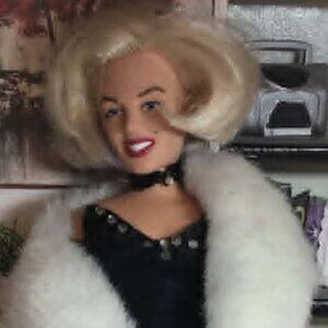 1993 Marilyn Monroe Collector's Series Barbie Doll Spotlight Splendor